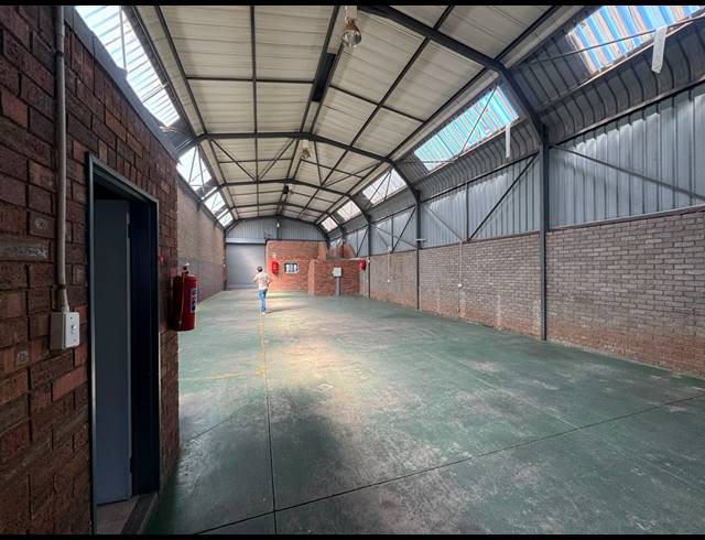 275M² WAREHOUSE TO LET IN SPARTAN